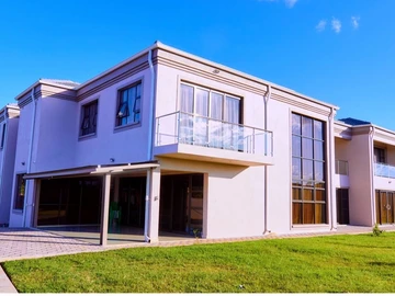 12 bedroomed Mansion to Let 