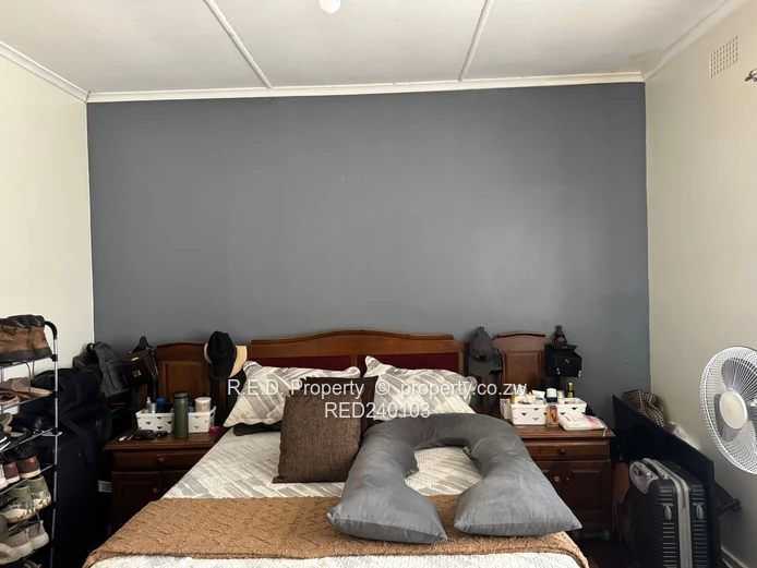 An Ideal Move-In-Ready Home In Queenspark East!