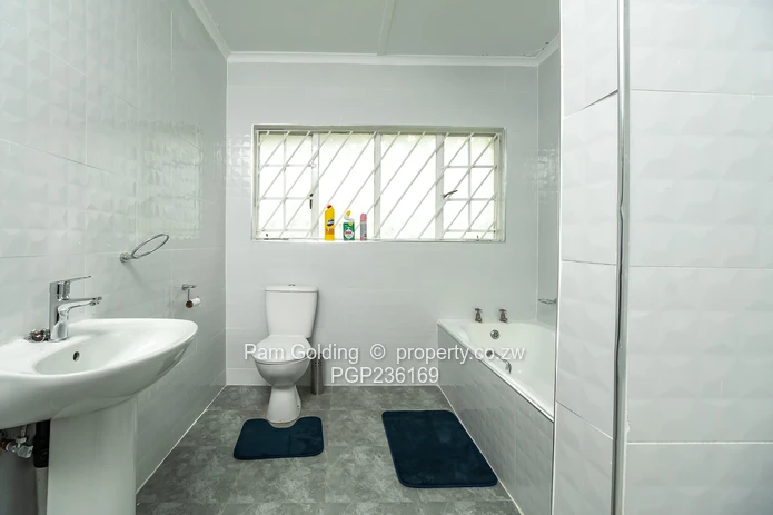 Modern 4 Bedroom House Zimre Park