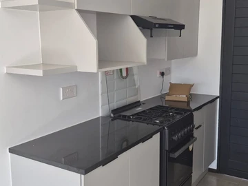 2 Bedroom Flat & Apartment