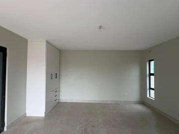 3 Bedroom Flat & Apartment