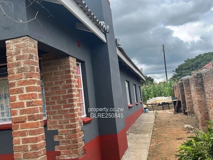 Refurbished 4-Bed House with Walled Yard in Marondera