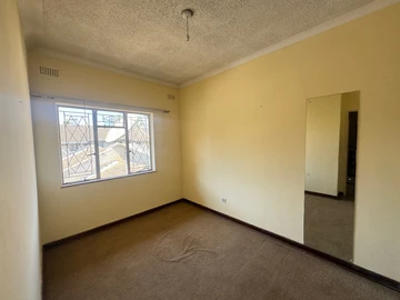 3 Bedroom Flat & Apartment