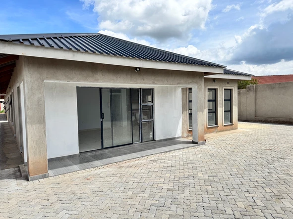 3 Bedroom Flat & Apartment