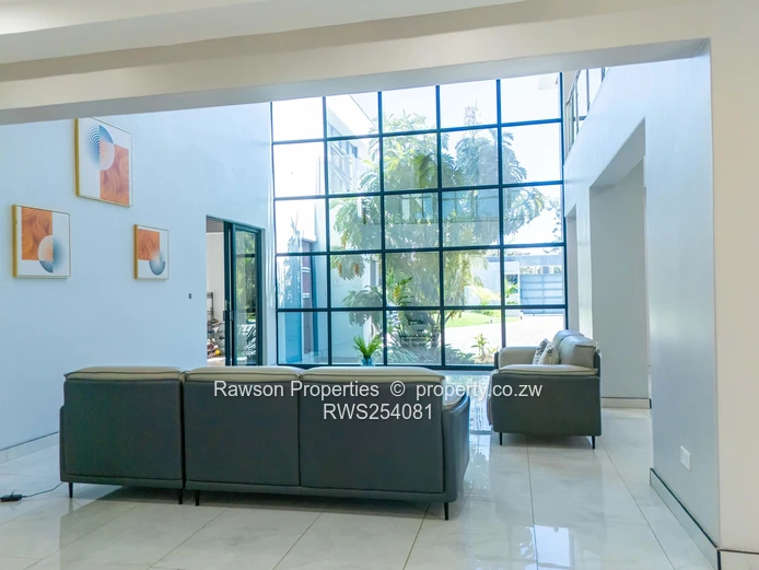 Modern 6-Bed Family Home with Pool & Solar — Mount Pleasant