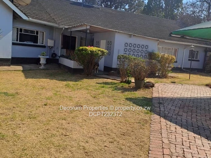 Newlands 5 - Bedroom house to let