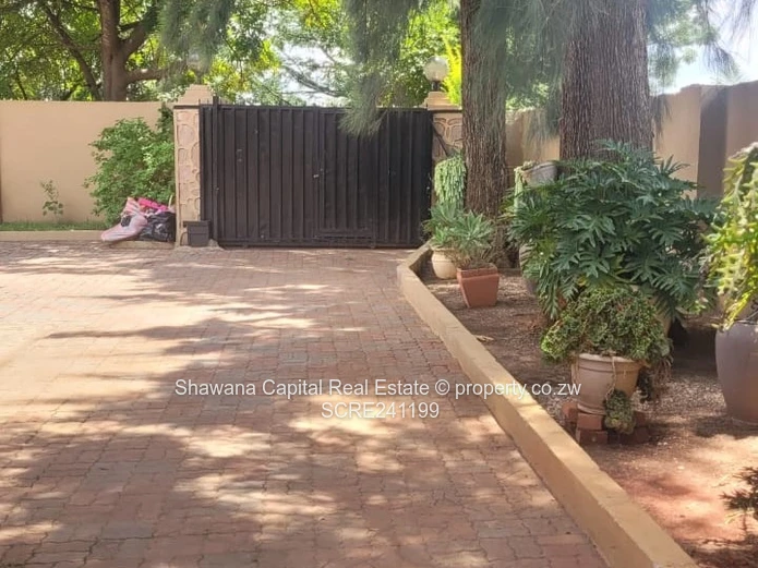 Luxurious 4 House In Norton, Nharira (Sole Mandate)