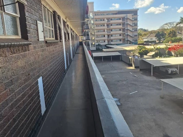 2 Bedroom Flat & Apartment