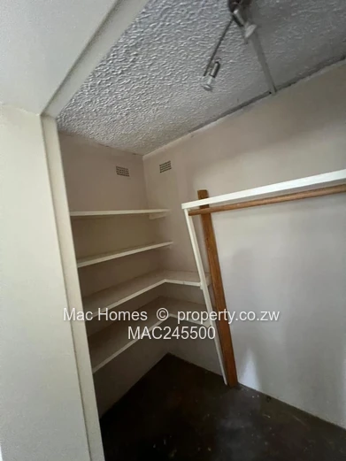 6 Bedroomed house to let in Greendale 