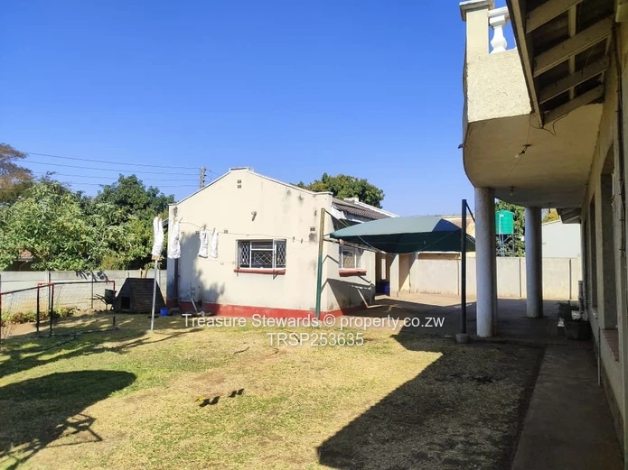 Elegant 4-Bed, 4-Bath Home in Westgate on 2000 m²