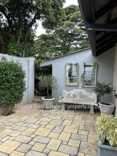 Highlands 4-Bed Home with Verandah, Pool & Gardens