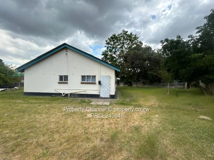 2-Bed Home in Prospect with Large Yard & Borehole