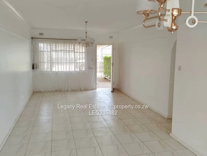 Modern Garden Flat,with Solar,Borehole and Electric Fence