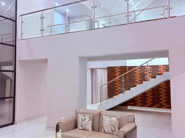 6 Bedroom House