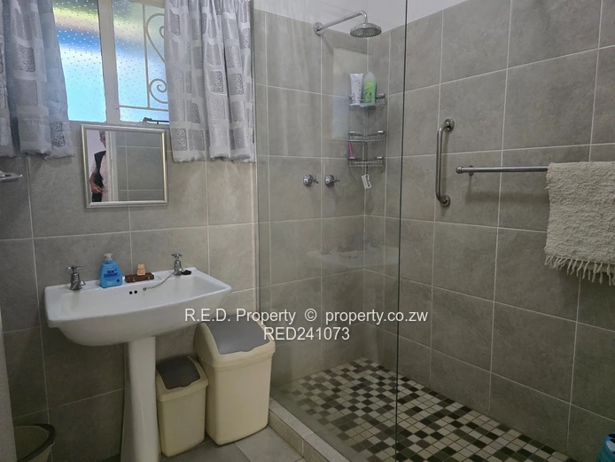 Generous Living, Beautiful Garden, Endless Possibilities In Famona!