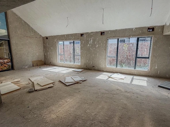 4 Bedroom Flat & Apartment