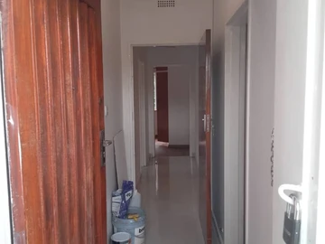 2 Bedroom Flat & Apartment