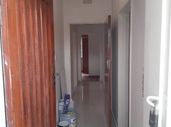 2 Bedroom Flat & Apartment