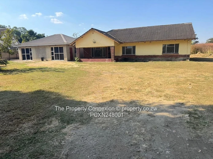 Prime Location & Secure Family Living: 3-Bed House to Rent – Bluffhill