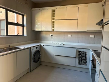 4 Bedroom Flat & Apartment