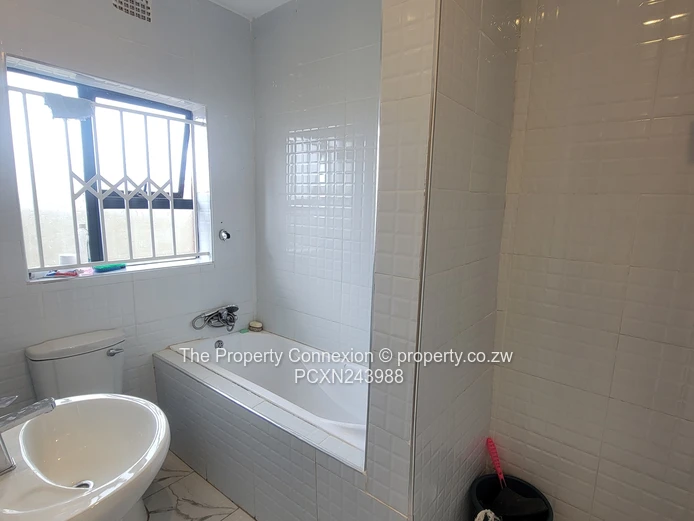 Modern & Spacious 4-Bedroom Family Home to Rent – Stoneridge