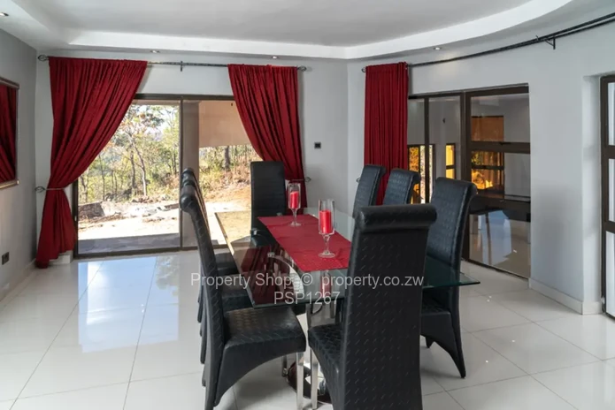 Contemporary 5 bedroom house 