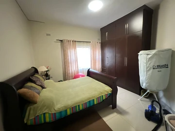 3 Bedroom Flat & Apartment