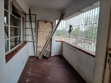 2 Bedroom Flat & Apartment