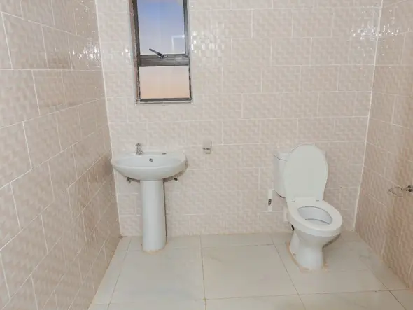 2 Bedroom Flat & Apartment