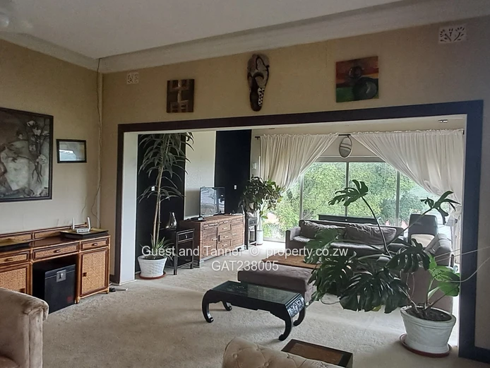 Luxury Glen Lorne House for Sale – 5 Bedrooms, Spa, Solar, Borehole & 7,000 sqm Stand