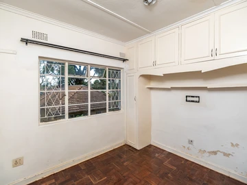 2 Bedroom Flat & Apartment