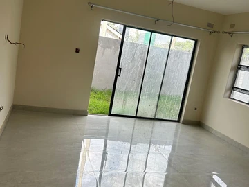 2 Bedroom Flat & Apartment