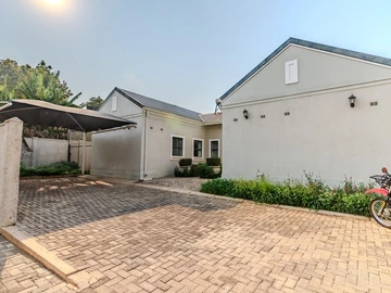 3 Bedroom Flat & Apartment