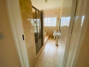 4 Bedroom Flat & Apartment