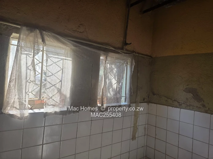 3-Bedroom House For Sale – Zengeza 1, Chitungwiza (Sole Mandate)