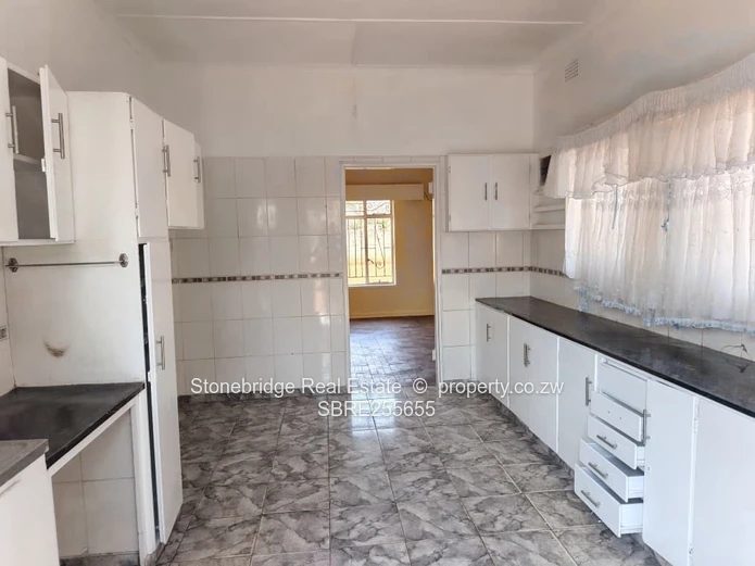 4 Bedroom House in Famona To Rent