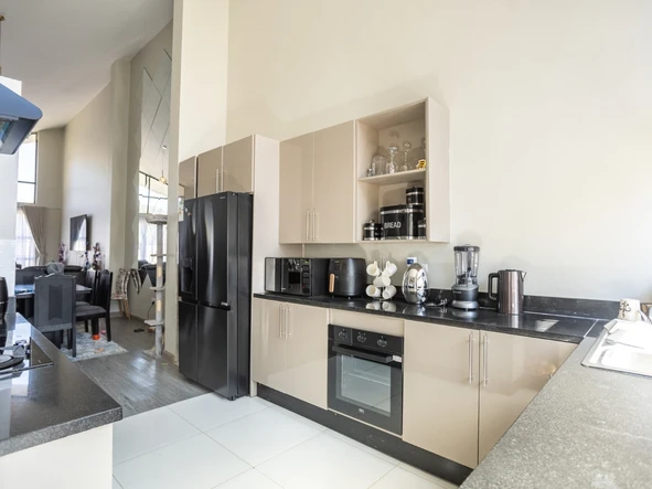 3 Bedroom Flat & Apartment