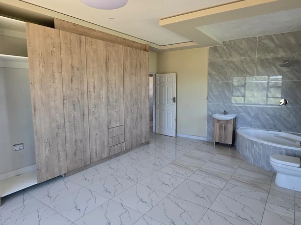 4 Bedroom Flat & Apartment