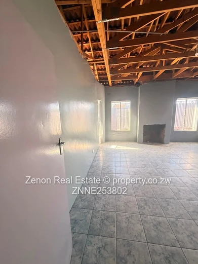 Ruwa Chipukutu Park. 5 Bedroomed House. $140K , 806sqm.deeds