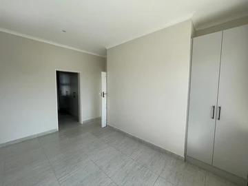 2 Bedroom Flat & Apartment
