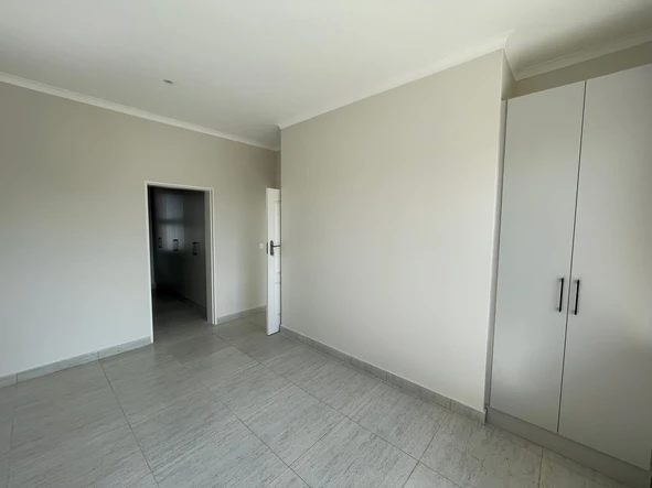 2 Bedroom Flat & Apartment