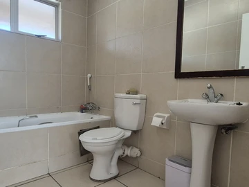 2 Bedroom Flat & Apartment