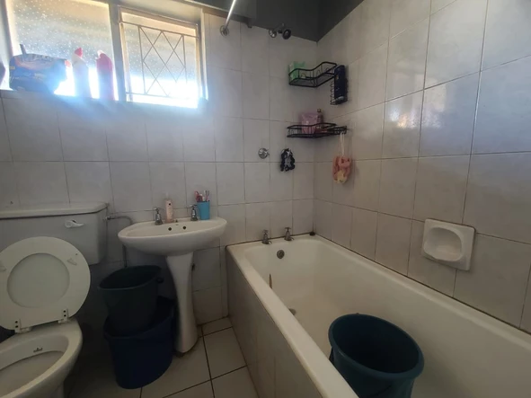 2 Bedroom Flat & Apartment