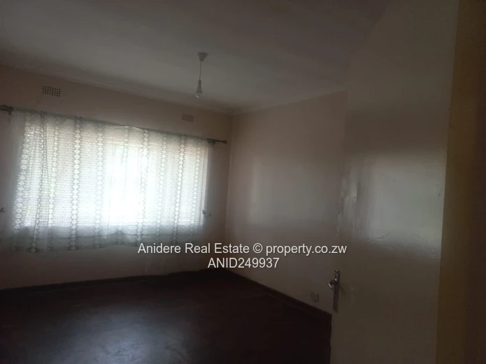 Greendale 4-Bed Home on 4395m² 