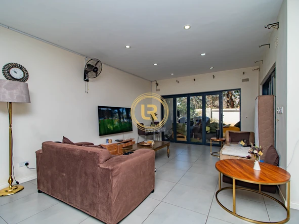 3 Bedroom Flat & Apartment