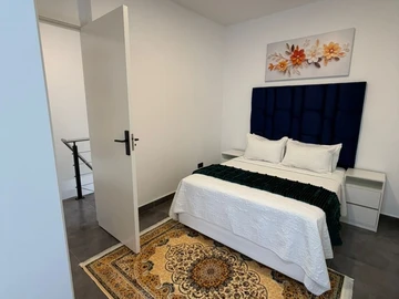 2 Bedroom Flat & Apartment