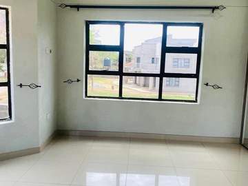 3 Bedroom Flat & Apartment