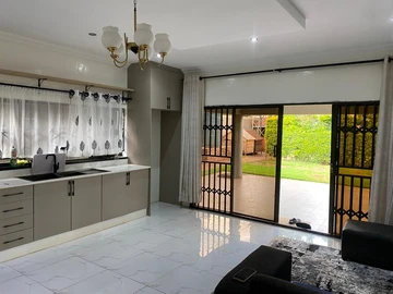 2 Bedroom Flat & Apartment