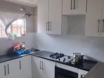 2 Bedroom Flat & Apartment
