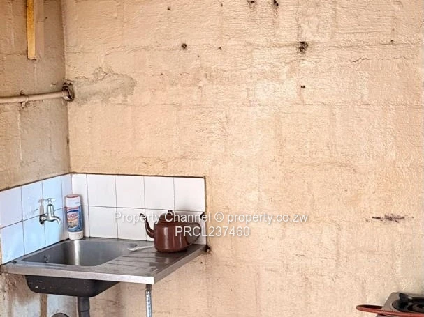 Compact 1-Bed in Zengeza — Walled Yard, Tank & Solar